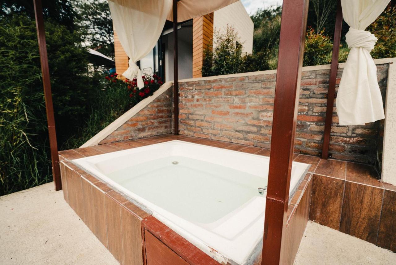 Nayon Xtreme Valley Hotel Quito Zewnętrze zdjęcie